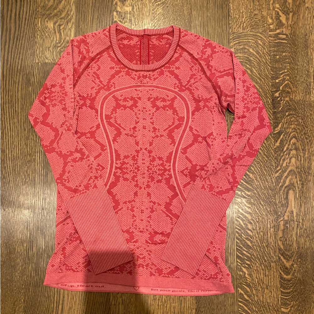 Lululemon swiftly tech long sleeve- size 6